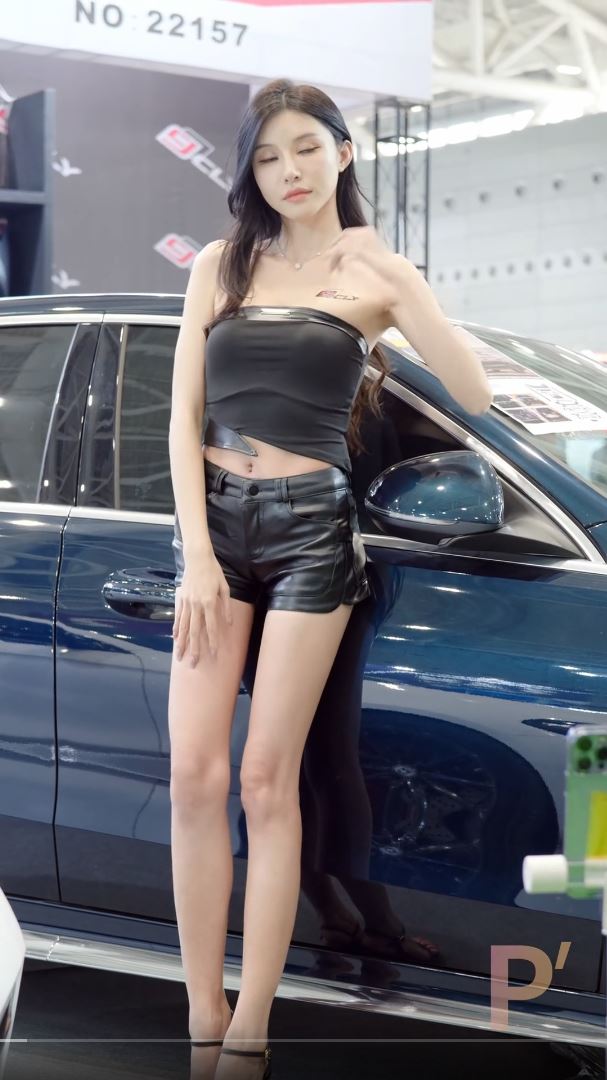 中國 深圳 國際定製改裝 汽車展覽會 賽車模特兒 美腿